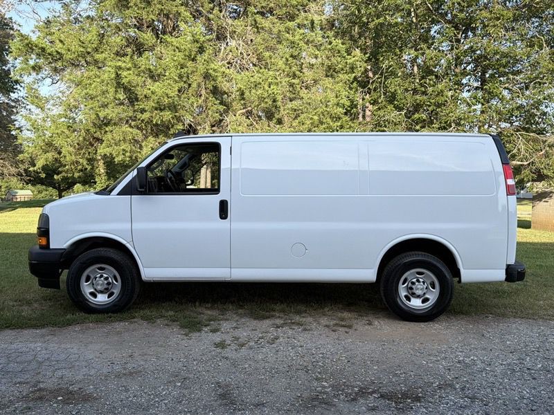 2022 Chevrolet Express Image 68