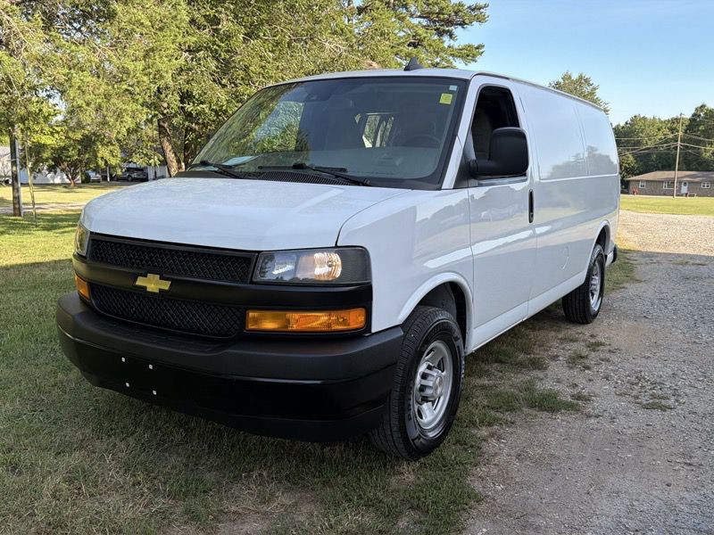 2022 Chevrolet Express Image 70