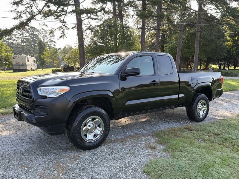 2019 Toyota Tacoma Image 1