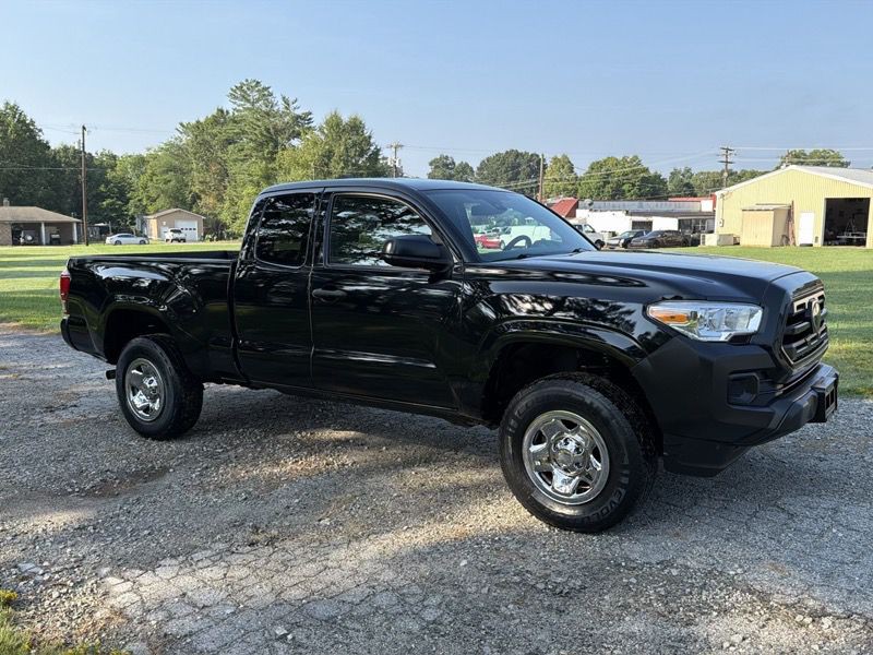 2019 Toyota Tacoma Image 2