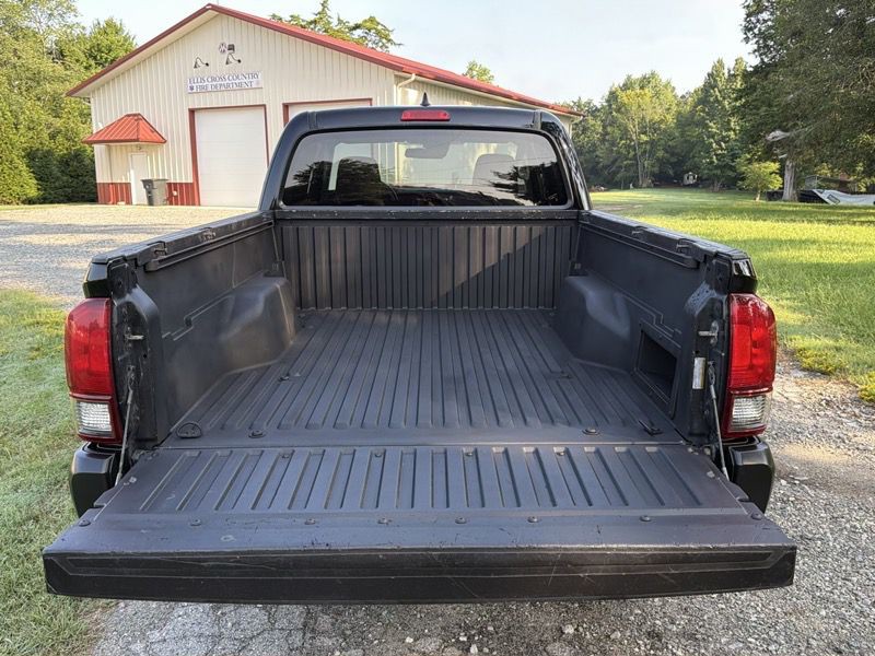 2019 Toyota Tacoma Image 10