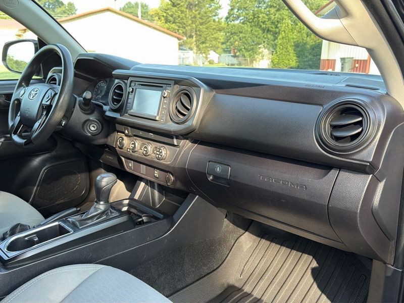2019 Toyota Tacoma Image 25