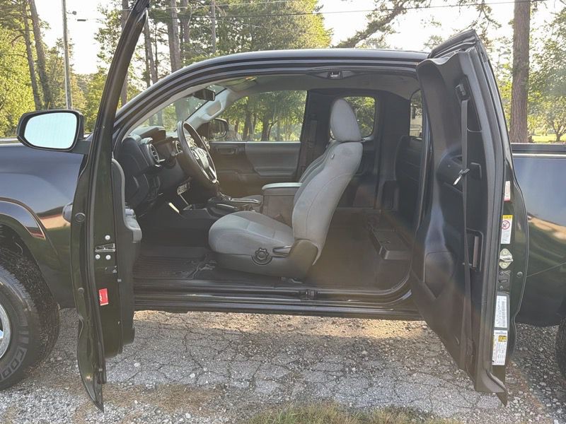 2019 Toyota Tacoma Image 30