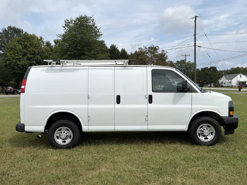 2022 Chevrolet Express Image 3