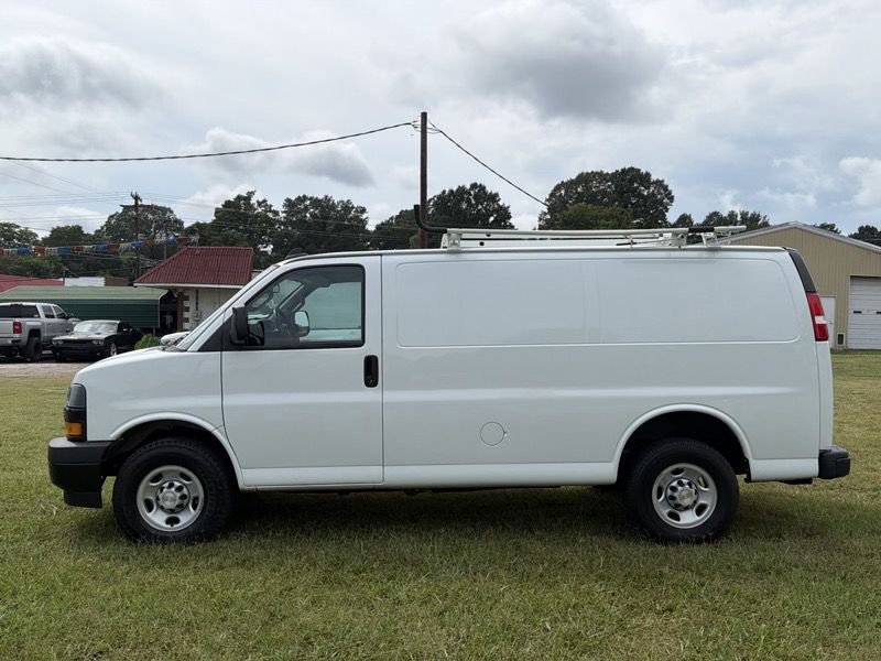 2022 Chevrolet Express Image 4