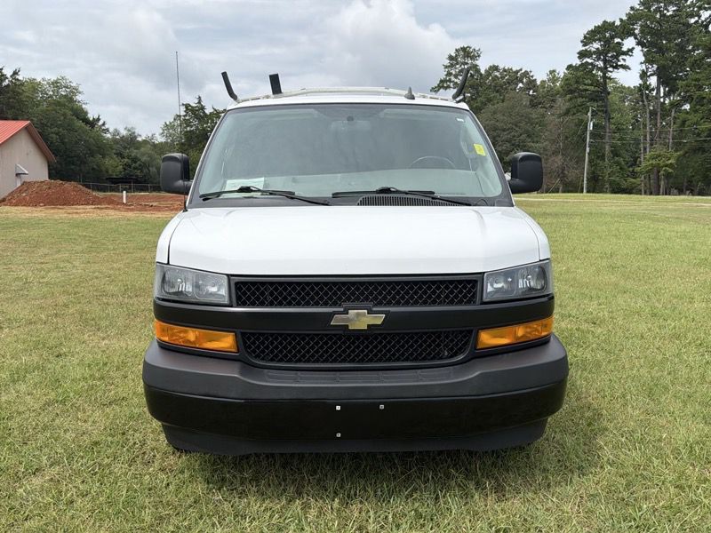 2022 Chevrolet Express Image 7