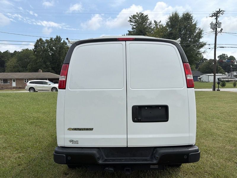 2022 Chevrolet Express Image 8
