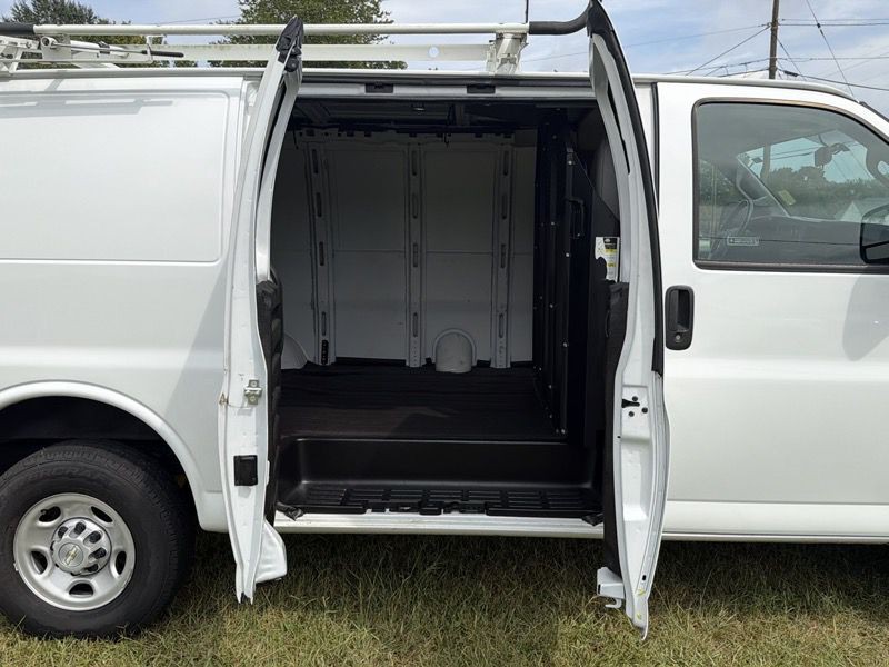 2022 Chevrolet Express Image 10