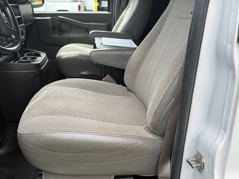 2022 Chevrolet Express Image 21