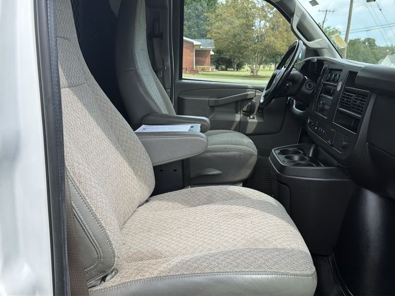 2022 Chevrolet Express Image 22