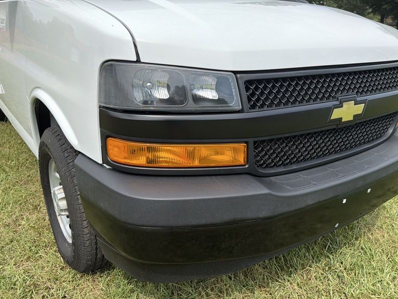 2022 Chevrolet Express Image 25