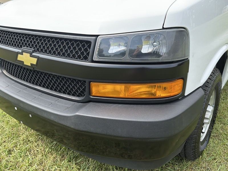 2022 Chevrolet Express Image 26