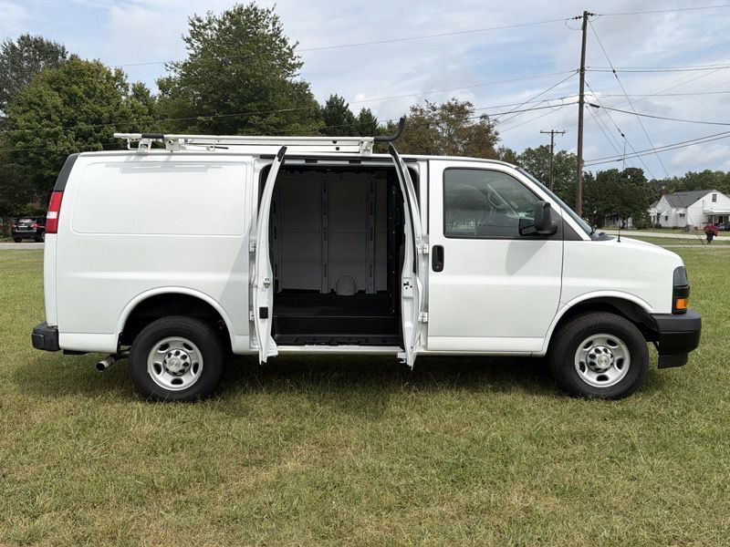 2022 Chevrolet Express Image 27