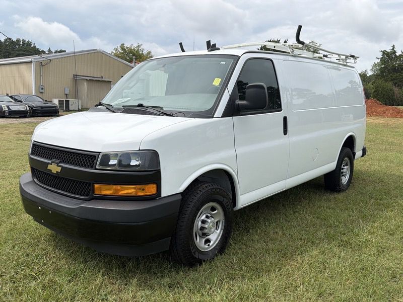 2022 Chevrolet Express Image 31