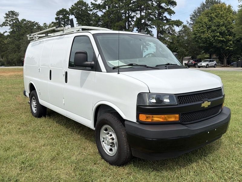2022 Chevrolet Express Image 32