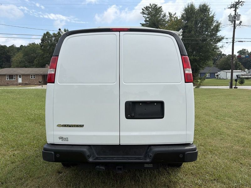 2022 Chevrolet Express Image 33