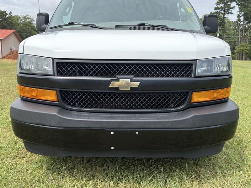 2022 Chevrolet Express Image 34