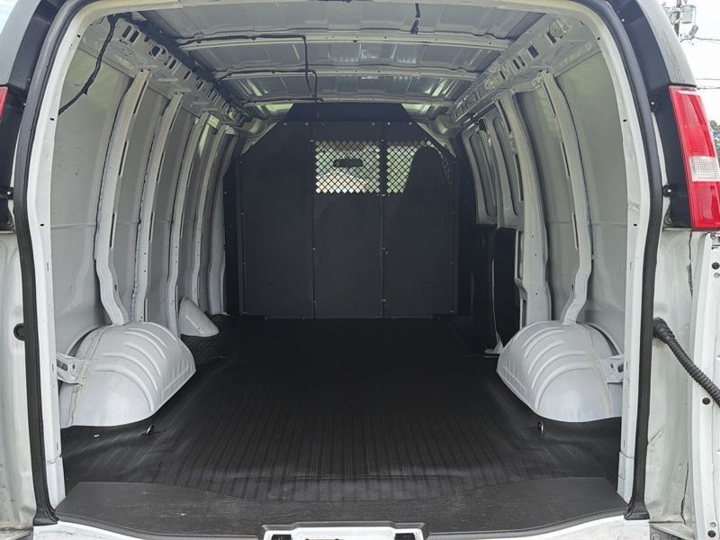 2022 Chevrolet Express Image 36
