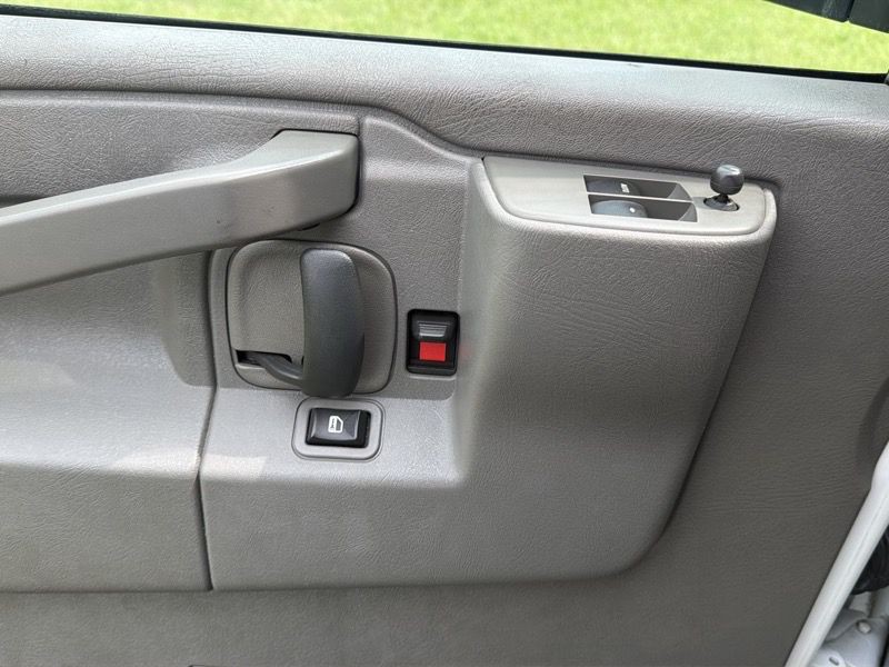 2022 Chevrolet Express Image 44