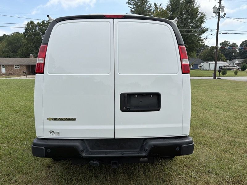 2022 Chevrolet Express Image 57