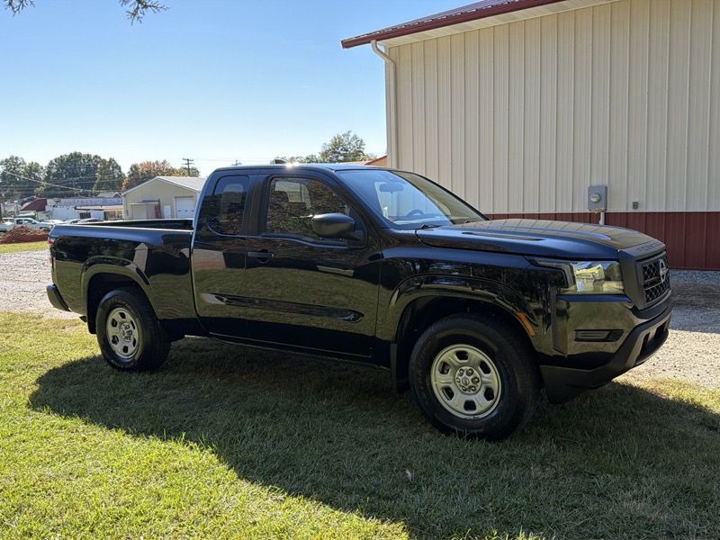 2022 Nissan Frontier Image 2