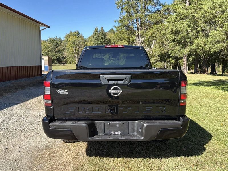 2022 Nissan Frontier Image 8