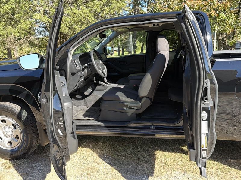 2022 Nissan Frontier Image 13