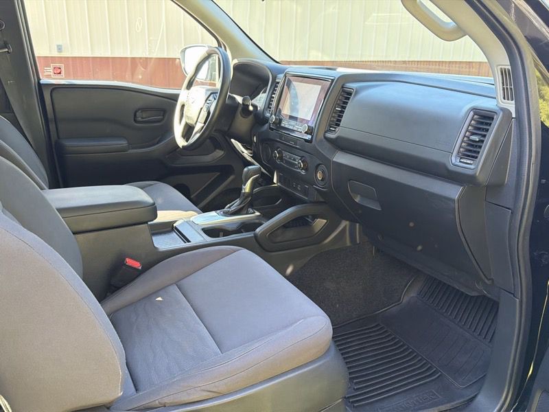 2022 Nissan Frontier Image 24