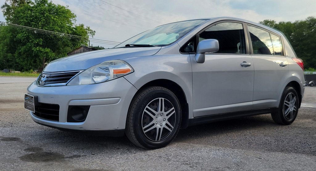 2010 Nissan Versa Image 2