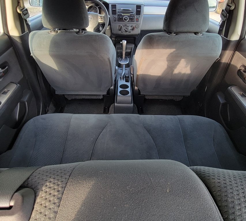 2010 Nissan Versa Image 4