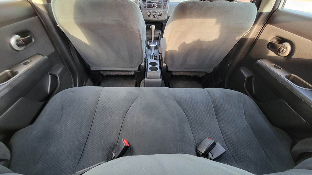 2010 Nissan Versa Image 5