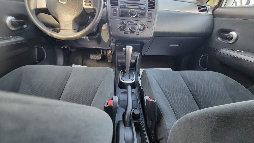 2010 Nissan Versa Image 7