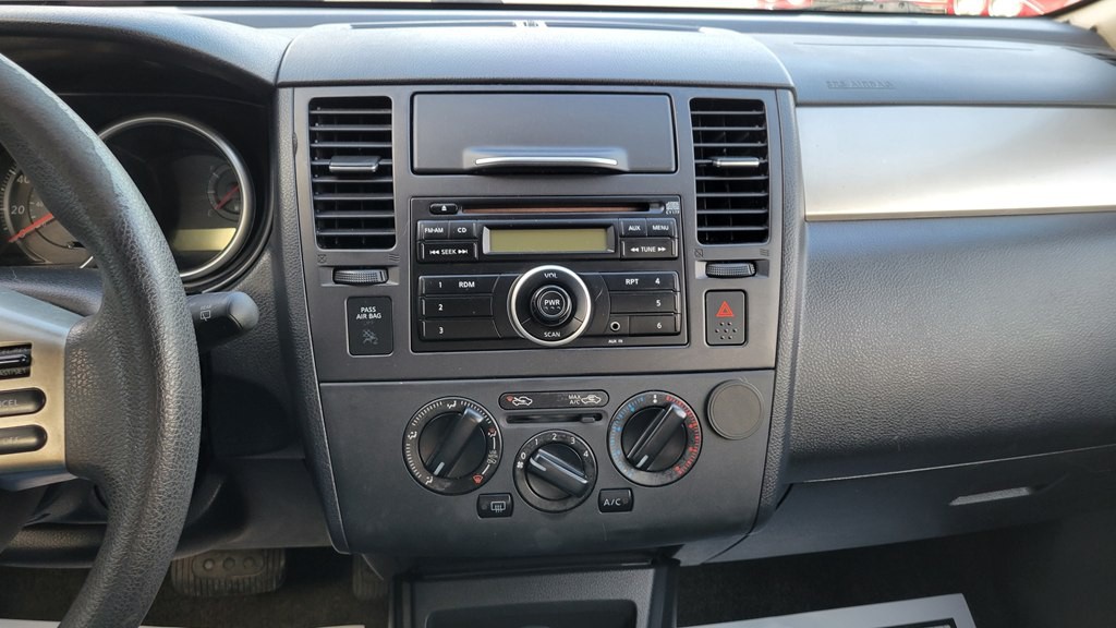 2010 Nissan Versa Image 13