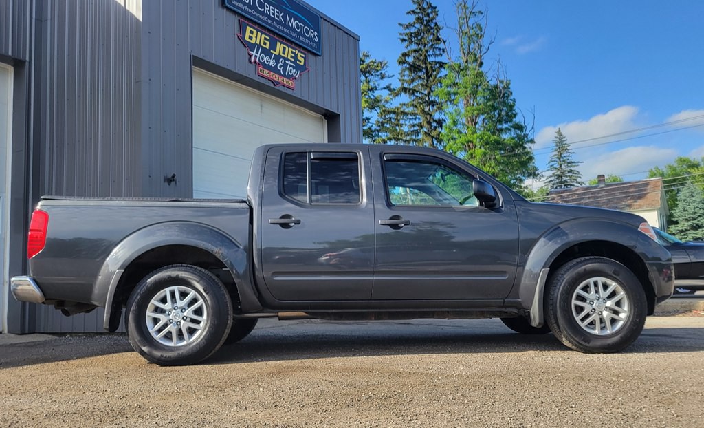 2015 Nissan Frontier Image 2
