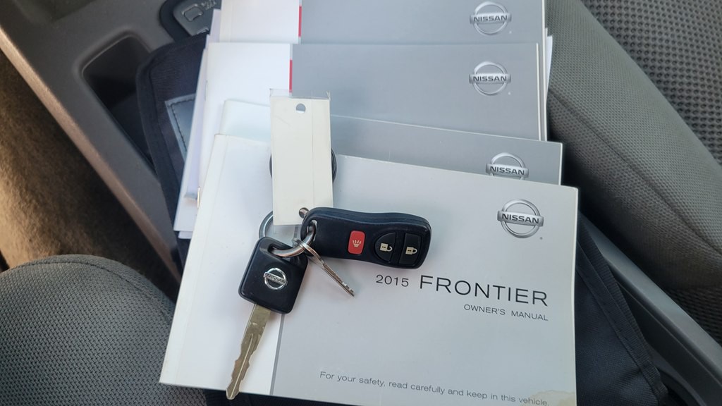 2015 Nissan Frontier Image 24