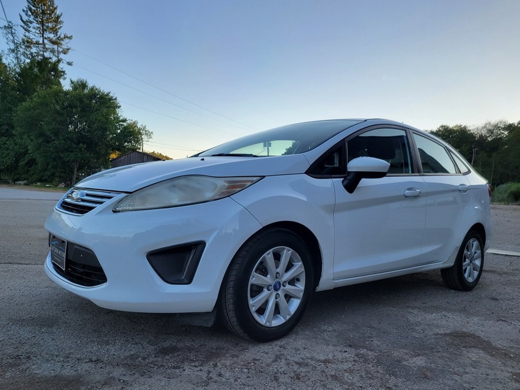 2012 Ford Fiesta Image 2