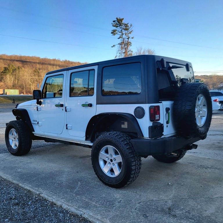 2013 Jeep Wrangler Unlimited Image 2