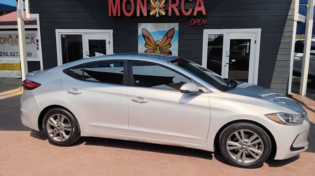 2018 Hyundai Elantra Image 1