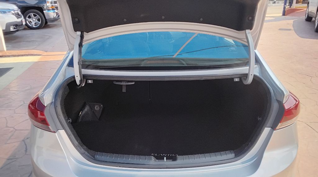 2018 Hyundai Elantra Image 7