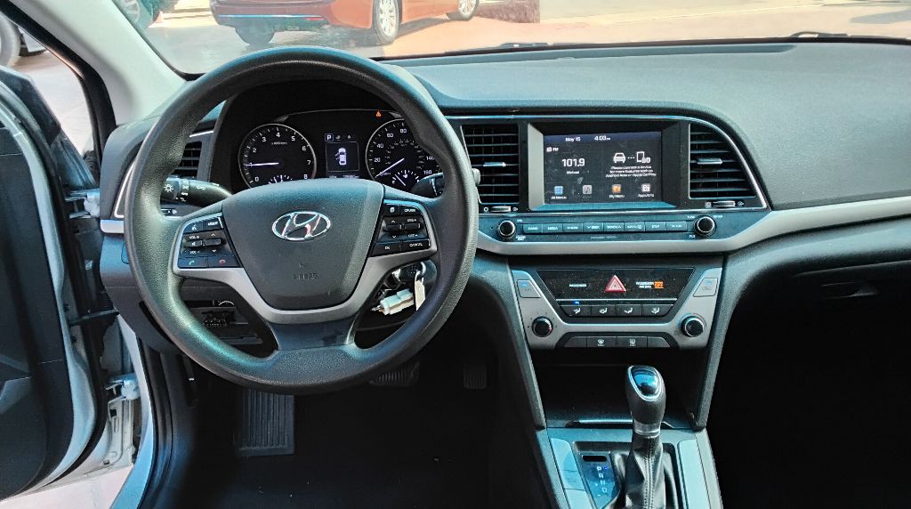 2018 Hyundai Elantra Image 11