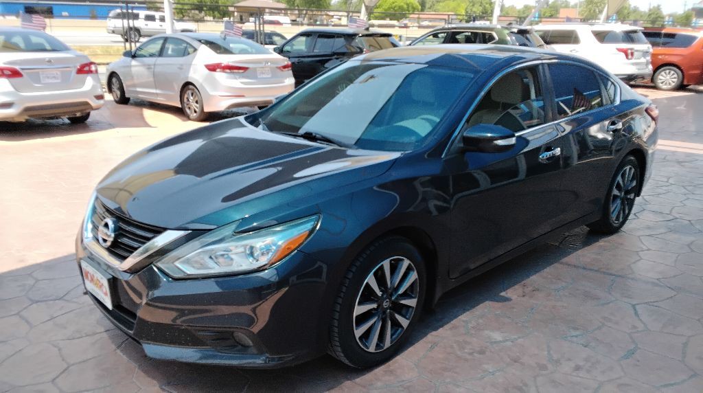2017 Nissan Altima Image 3