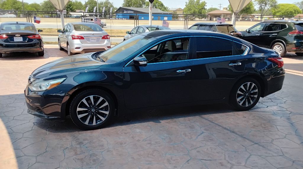 2017 Nissan Altima Image 5