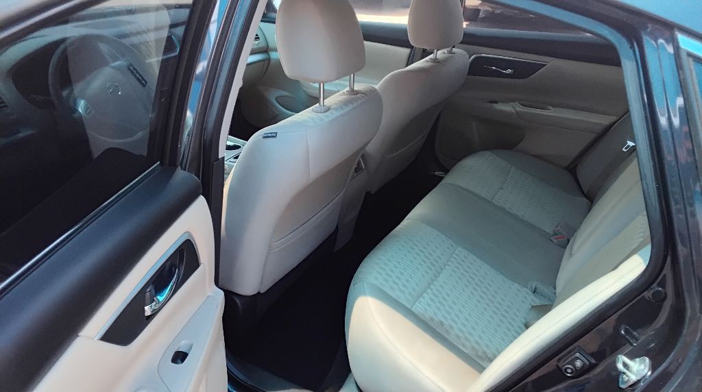 2017 Nissan Altima Image 9