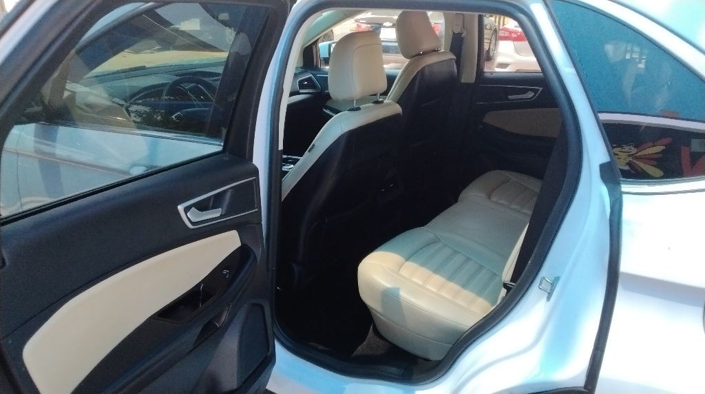 2020 Ford Edge Image 12