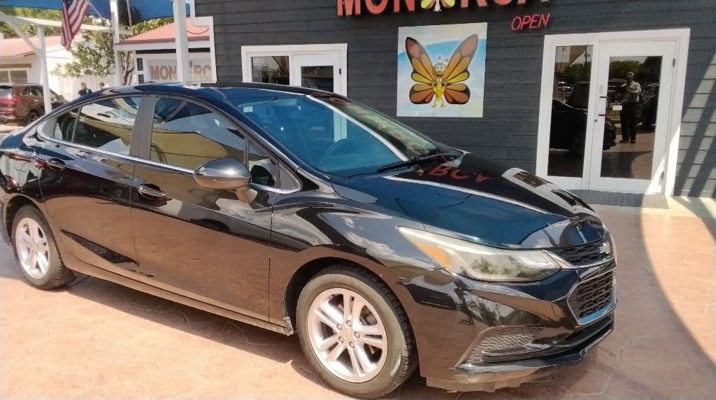 2017 Chevrolet Cruze Image 2