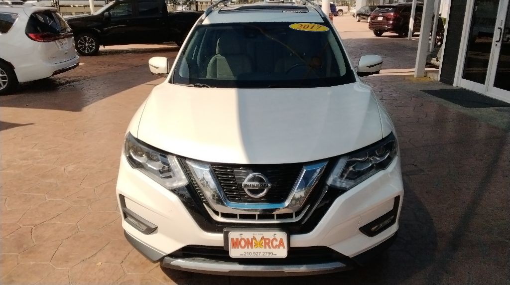 2017 Nissan Rogue Image 3