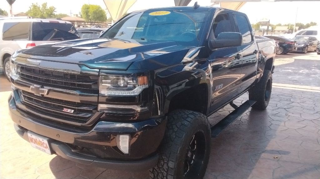 2017 Chevrolet Silverado 1500 Image 2