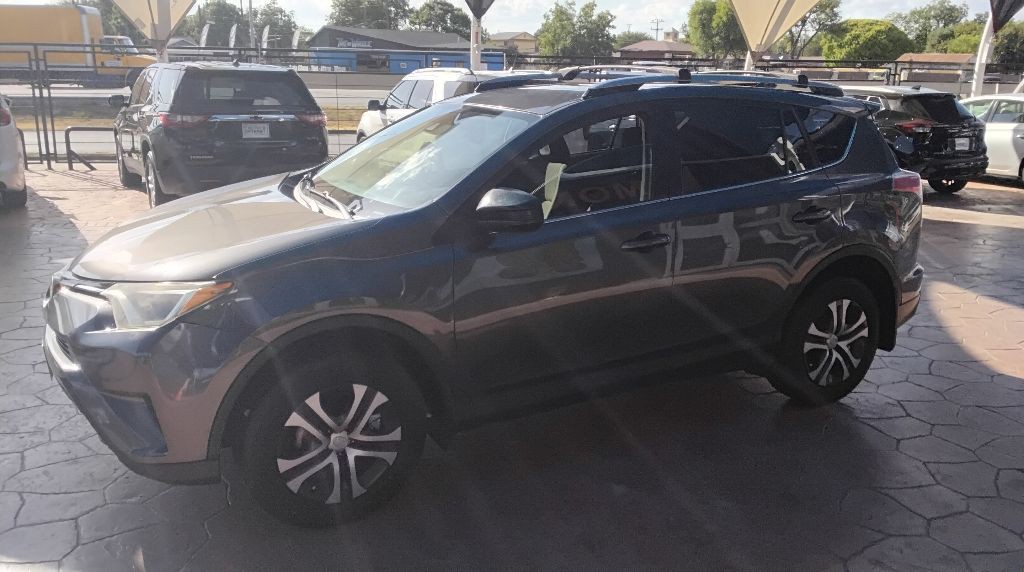 2017 Toyota Rav4 Image 2