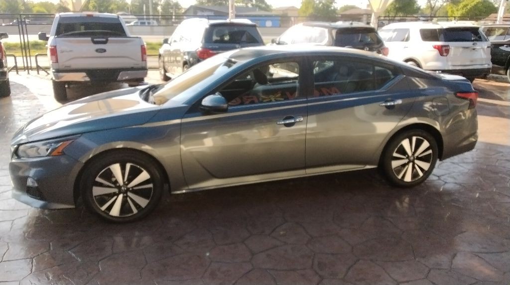 2022 Nissan Altima Image 2