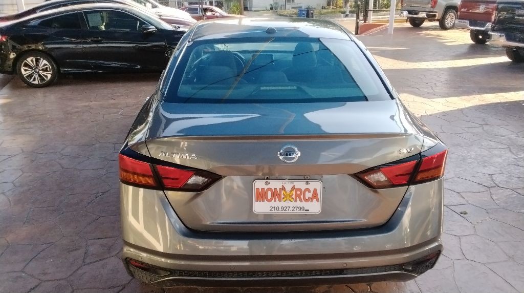2022 Nissan Altima Image 9